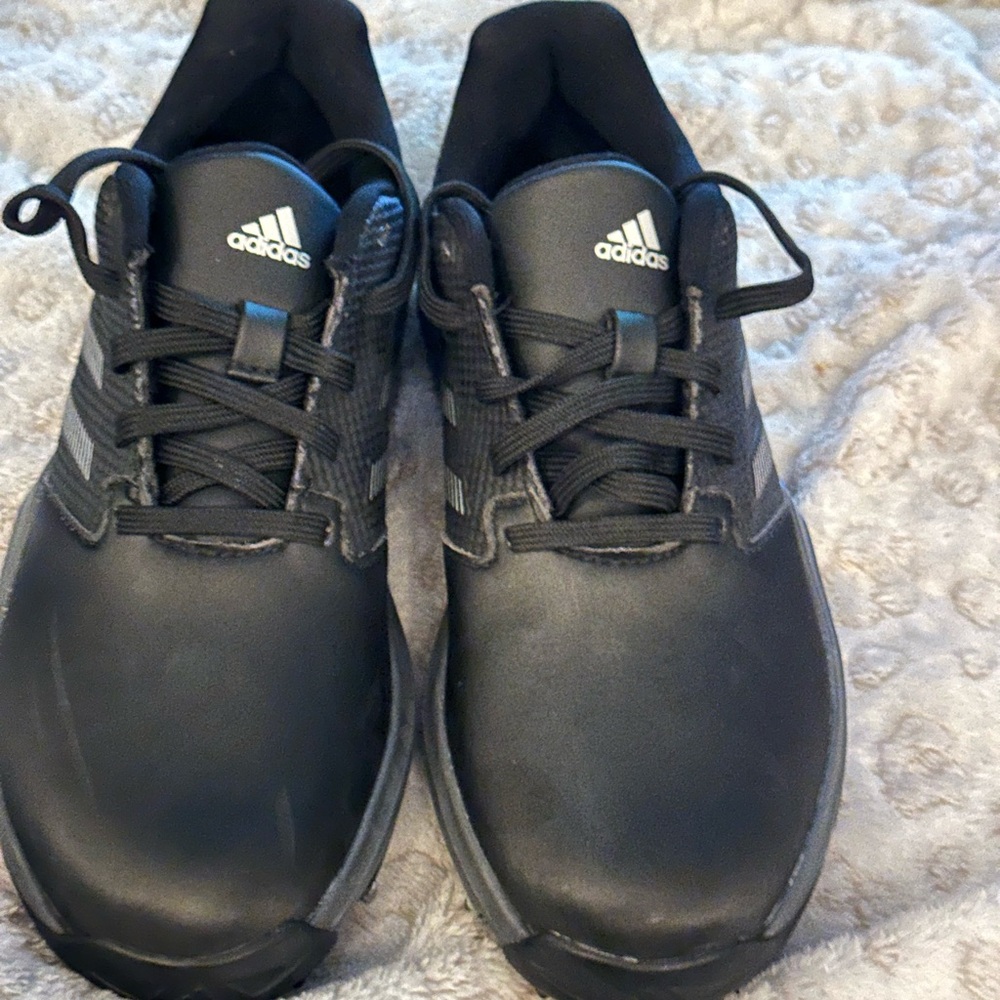 Adidas Youth golf shoes, only worn a couple of times. Size 2.5